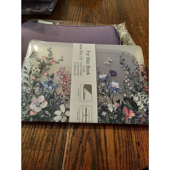 New Wocadi 5-in-1 Purple Floral MacBook Pro 13" Sleeve and Protection Kit - Picture 2 of 6